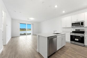 3790 Harborside Ave in Fort Pierce, FL - Foto de edificio - Building Photo