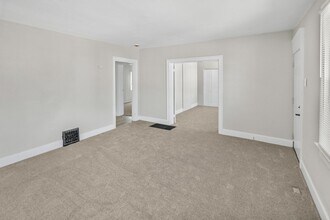 302 N High St in Belleville, IL - Building Photo - Building Photo