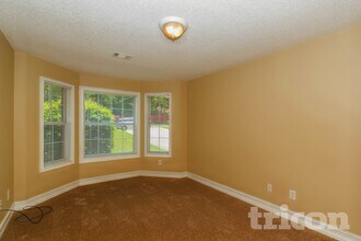 305 Emerald Trce in Jonesboro, GA - Foto de edificio - Building Photo