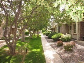 7570 S Cove Cir in Centennial, CO - Building Photo