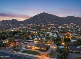 5310 E Camelback Rd in Phoenix, AZ - Building Photo