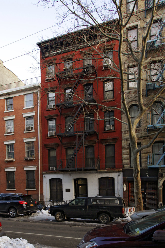 313 E 9th St in New York, NY - Foto de edificio - Building Photo