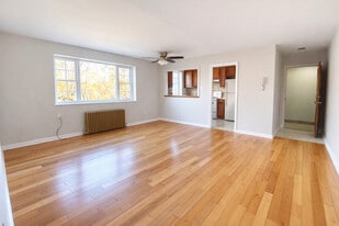 FRIENDSHIP COURT in Pittsburgh, PA - Building Photo