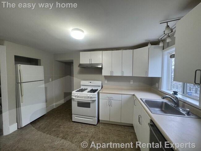 28 Francesca Ave, Unit #3 in Somerville, MA - Foto de edificio - Building Photo
