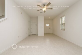 8298 Crescent Oaks Dr in New Port Richey, FL - Building Photo - Building Photo