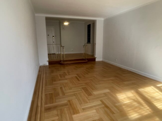 210 Martine Ave, Unit 1H in White Plains, NY - Foto de edificio - Building Photo