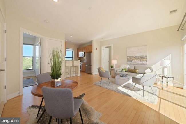 5201 Wisconsin Ave NW in Washington, DC - Building Photo - Building Photo