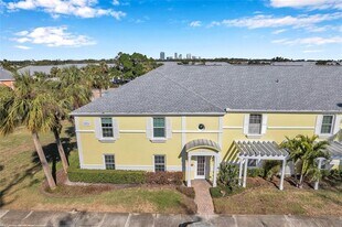 107 Sea Horse Dr SE in St. Petersburg, FL - Building Photo