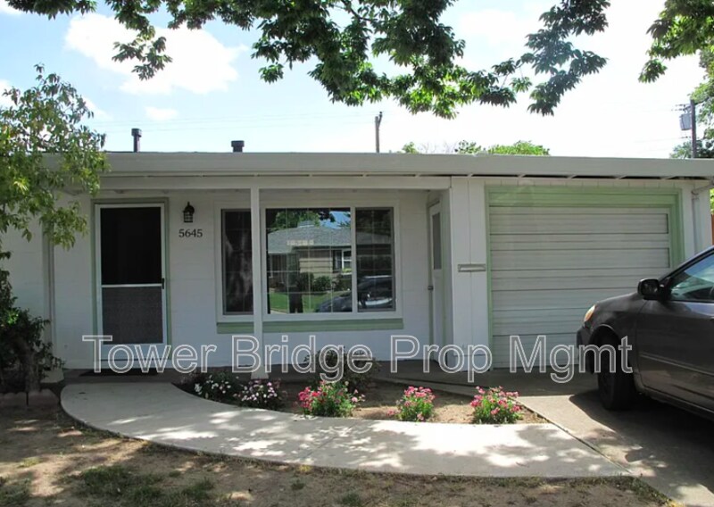 5645 Johns Dr in Sacramento, CA - Building Photo