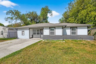 5635 Belarbor St in Houston, TX - Building Photo - Building Photo