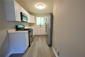 2075 Claude St NW in Atlanta, GA - Building Photo - Building Photo