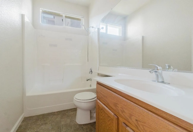 4255 E Morada Ln in Stockton, CA - Building Photo - Building Photo