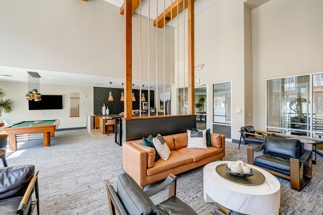 Heights at Interlocken in Broomfield, CO - Foto de edificio - Building Photo