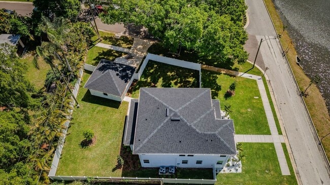 1701 25th Ave N in St. Petersburg, FL - Foto de edificio - Building Photo