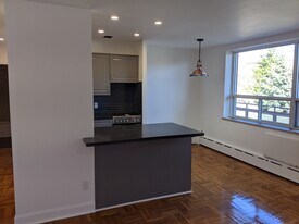 10 Elvaston Dr in Toronto, ON - Building Photo