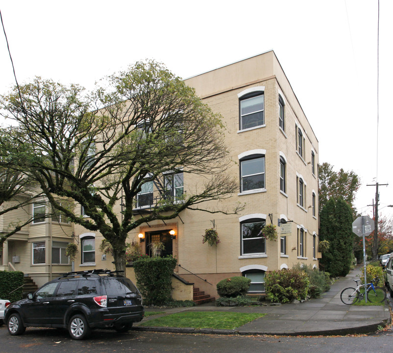 Yamhill Apartments in Portland, OR - Building Photo