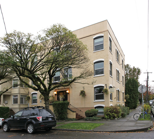 Yamhill Apartments