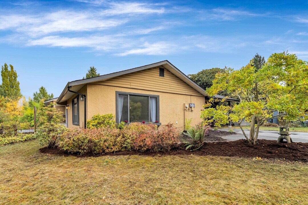 12520 Holly St in Maple Ridge, BC - Building Photo