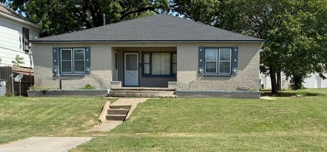 property at 813 SW E Ave