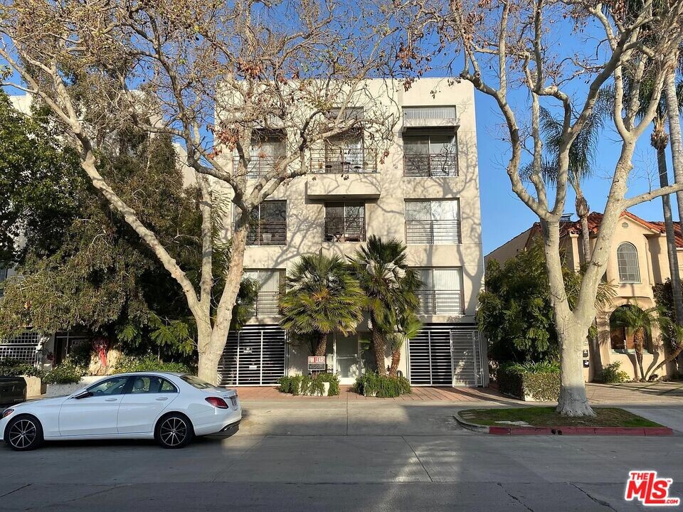 1216 S Sherbourne Dr in Los Angeles, CA - Building Photo