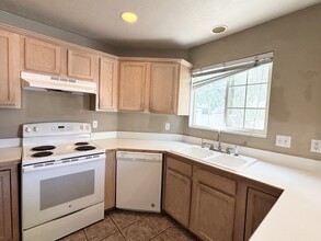 1311 S 200 E St in Orem, UT - Building Photo - Building Photo