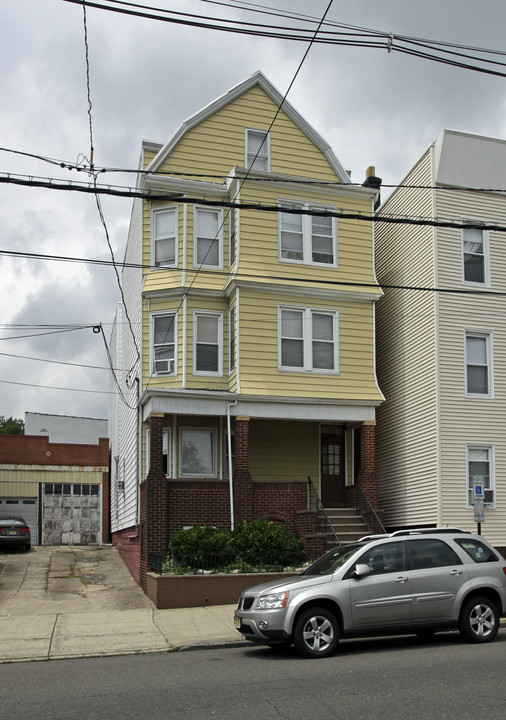 403 Avenue E in Bayonne, NJ - Building Photo