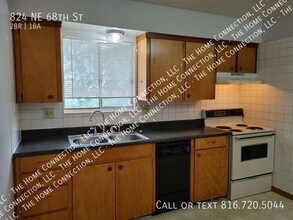 824 NE 68th St in Kansas City, MO - Building Photo - Building Photo