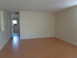 3640 NE 1st Ave. in Oakland Park, FL - Building Photo - Building Photo