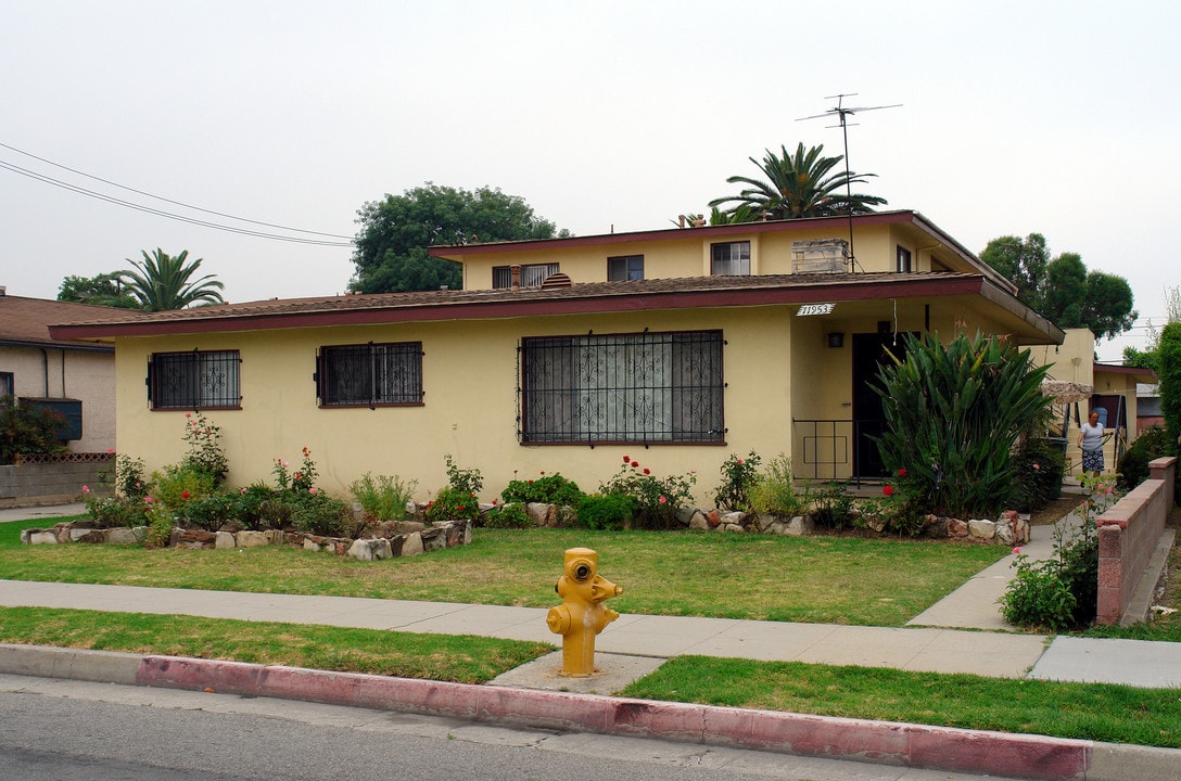 11953 York Ave in Hawthorne, CA - Building Photo