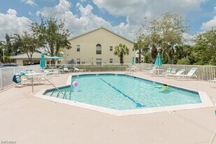 4985 Sandra Bay Dr, Unit 201 in Naples, FL - Building Photo