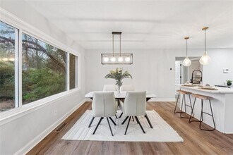 1849 S Columbia Pl in Decatur, GA - Foto de edificio - Building Photo