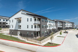 Citizen House Blue Bluff in Austin, TX - Foto de edificio - Building Photo