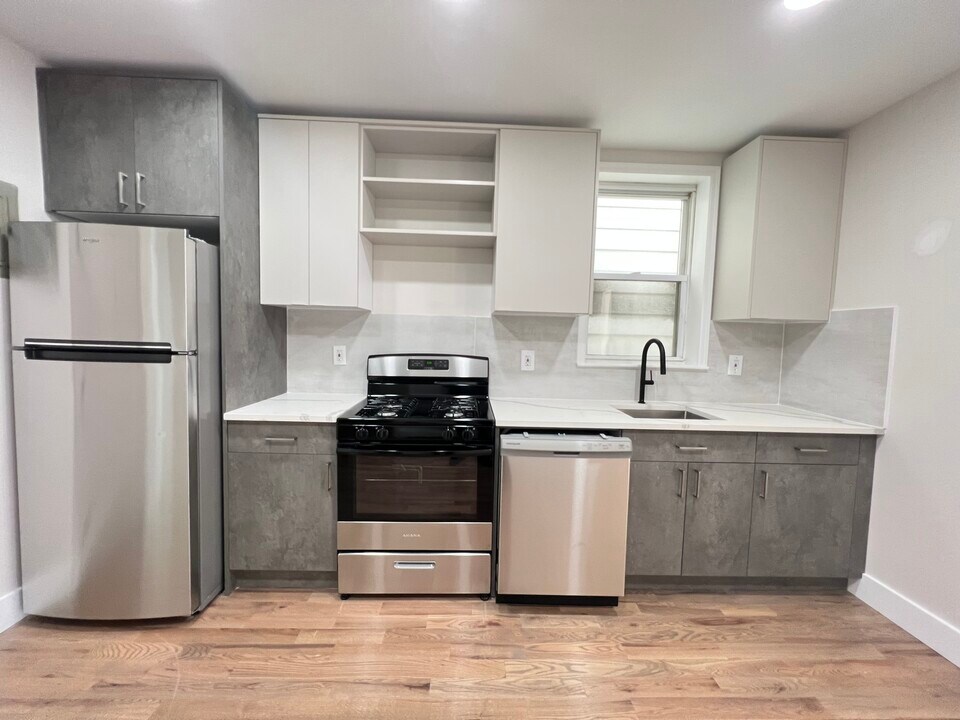 114 W 7th St in Bayonne, NJ - Building Photo