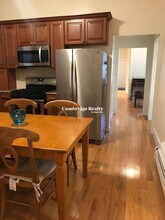 48 Cameron Ave, Unit 1A in Somerville, MA - Foto de edificio - Building Photo