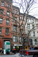 102 W 71st St in New York, NY - Building Photo - Building Photo