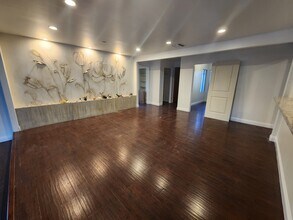 16029 Jersey St, Unit 16027 in Granada Hills, CA - Building Photo - Building Photo