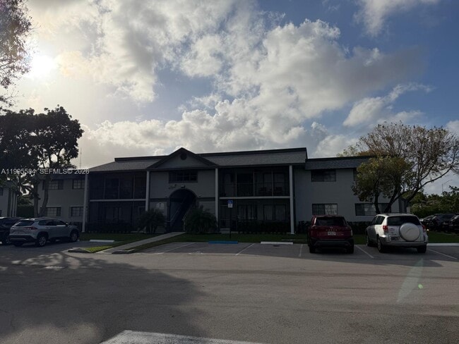 451 NE 207th Ln in Miami, FL - Building Photo - Building Photo