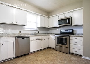 1515 E Leona St in Olathe, KS - Building Photo - Building Photo