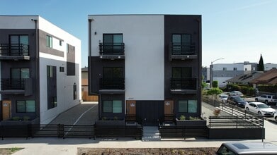 4960 Clinton St, Unit 4958 in Los Angeles, CA - Foto de edificio - Building Photo