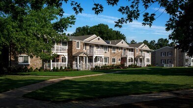 25 Williams Blvd in Lake Grove, NY - Building Photo - Building Photo