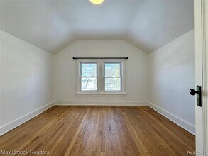 36 E Bernhard Ave in Hazel Park, MI - Building Photo - Building Photo