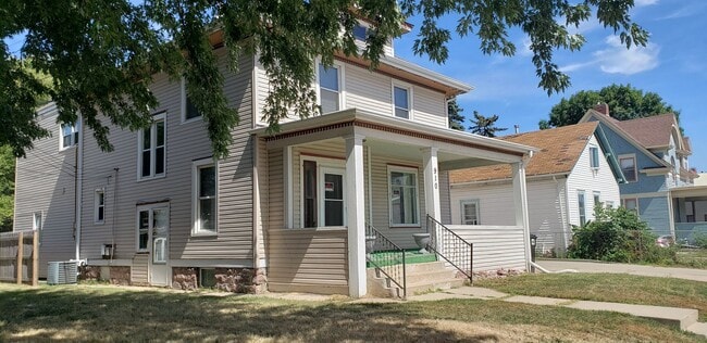 910 W 10th St in Sioux Falls, SD - Building Photo - Building Photo