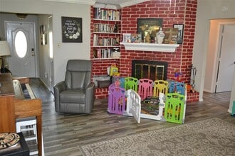 10530 Permian Dr in Sugar Land, TX - Building Photo - Building Photo
