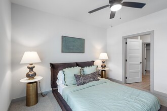 The Warren Apartments in Jeffersonville, IN - Foto de edificio - Building Photo