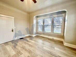 121 E Lockeford St in Lodi, CA - Building Photo - Building Photo