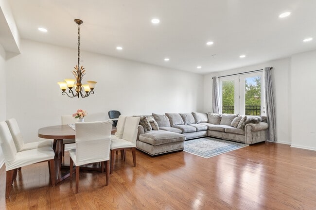 2234 S Crambourne Way in Arlington Heights, IL - Building Photo - Building Photo