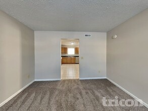 614 Eastpointe Dr in Shelbyville, IN - Building Photo - Building Photo