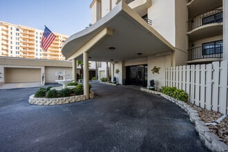 La Mer Condominiums in Daytona Beach Shores, FL - Foto de edificio - Building Photo