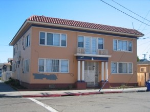 1003 Roosevelt Ave in Richmond, CA - Building Photo - Building Photo