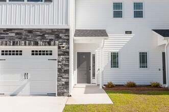 4400 Laurel Rdg Dr in Greenville, NC - Building Photo - Building Photo